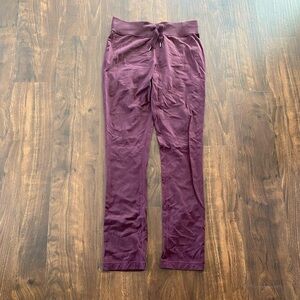 Lululemon Low Rider Pant Bordeaux Drama Burgundy Size 8